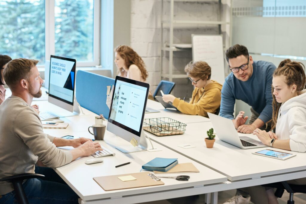 Photo d'une équipe qui travail